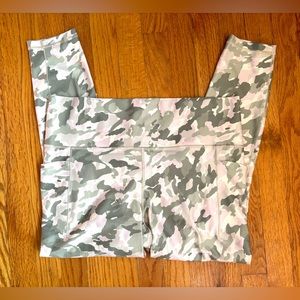 Athleta Salutation Stash Pocket ll Printed Camouflage Tight Legging Women’s XL